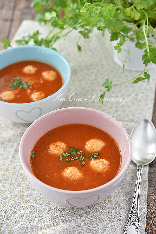Zupa pomidorowa z serowymi kluseczkami