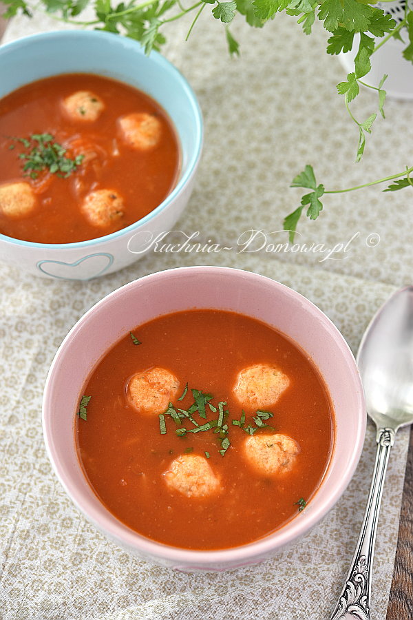 Zupa pomidorowa z serowymi kluseczkami