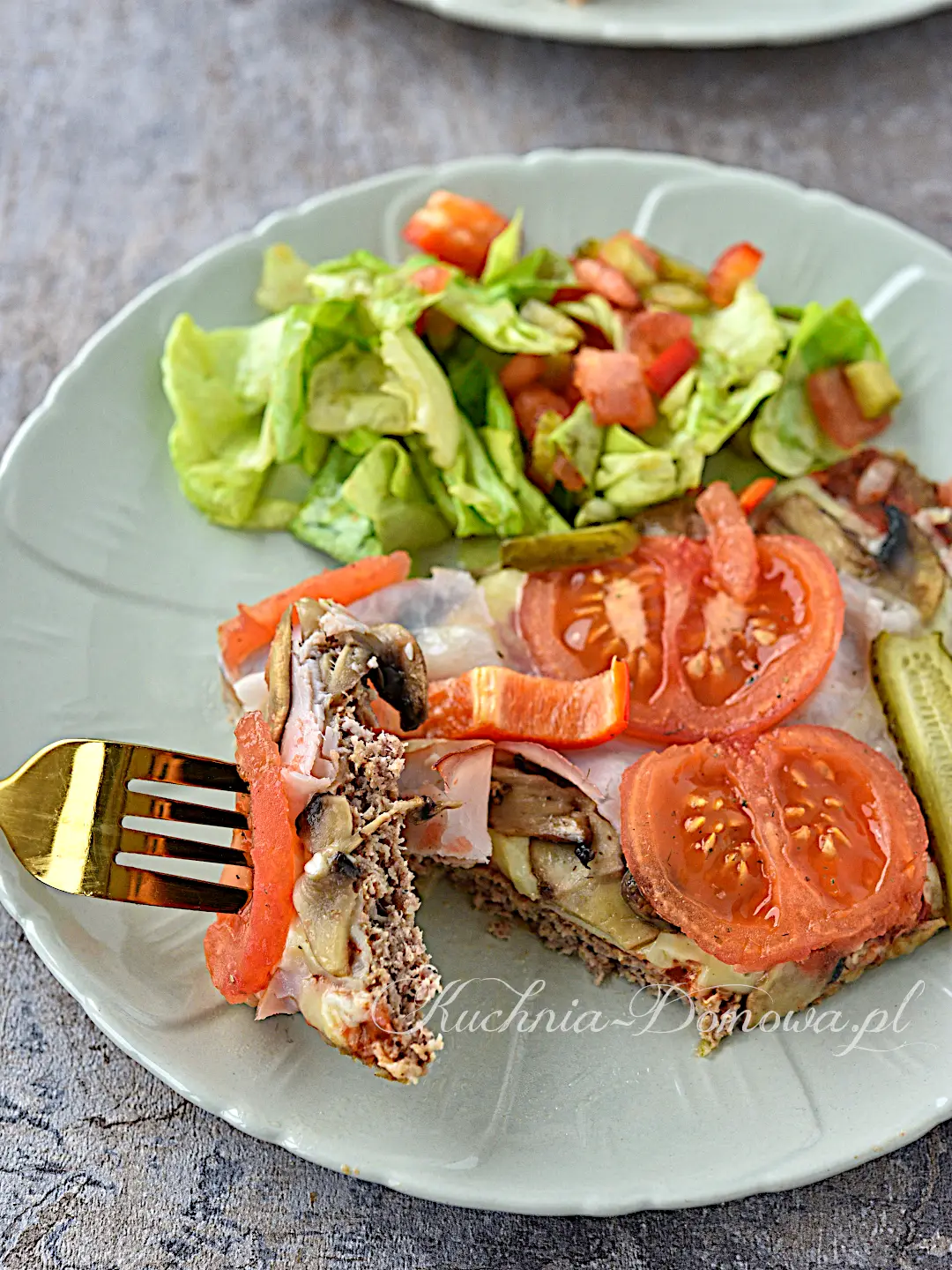 Pizza z mięsa mielonego