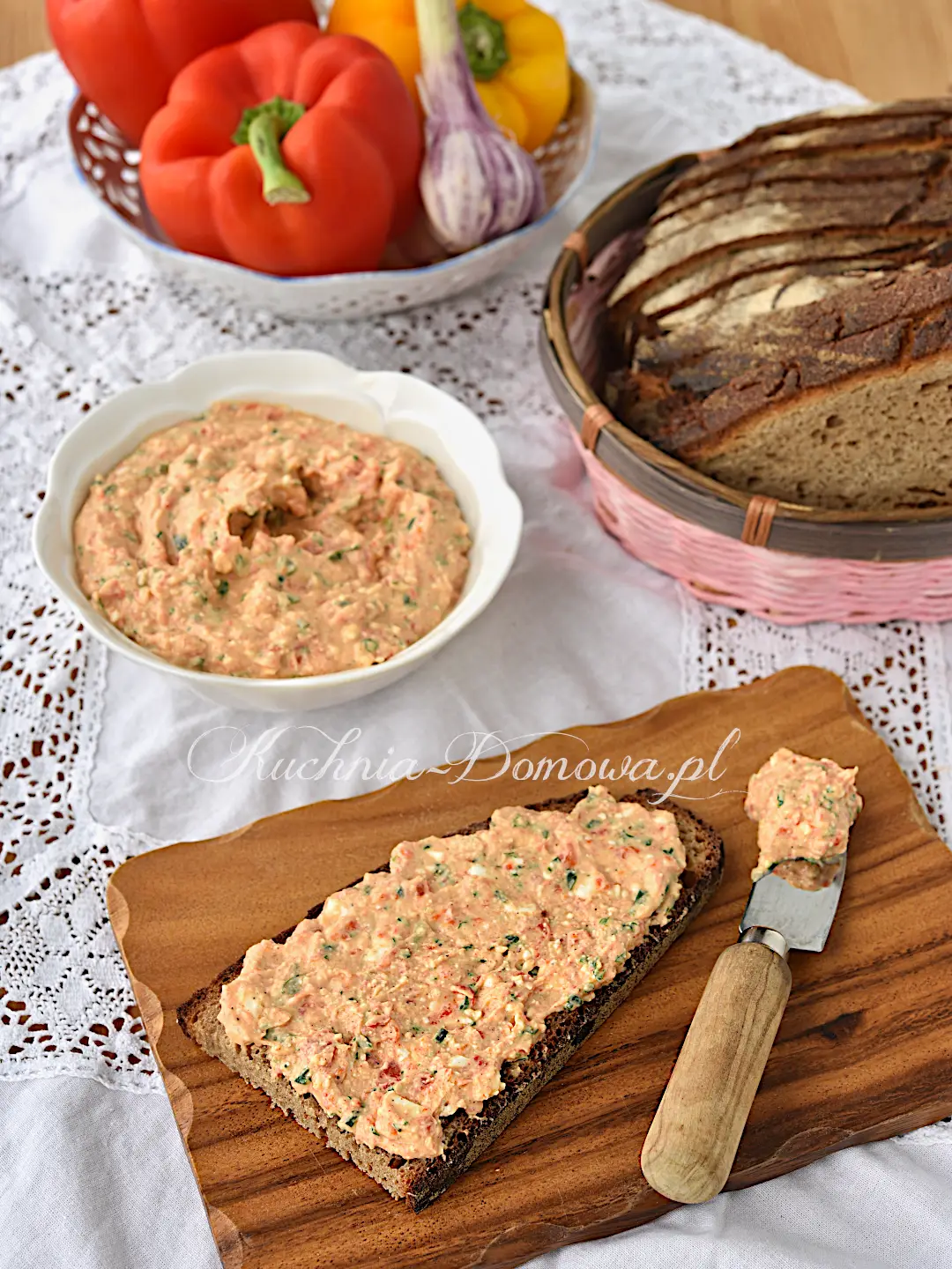 Pasta z pieczonej papryki i fety