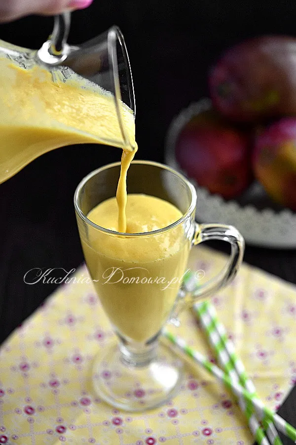 Mango lassi