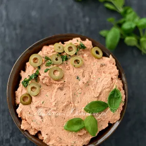 Pasta z fety i suszonych pomidorów