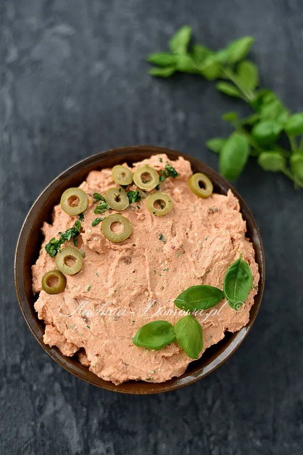 Pasta z fety i suszonych pomidorów