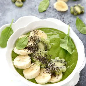 Smoothie bowl ze szpinakiem i kiwi