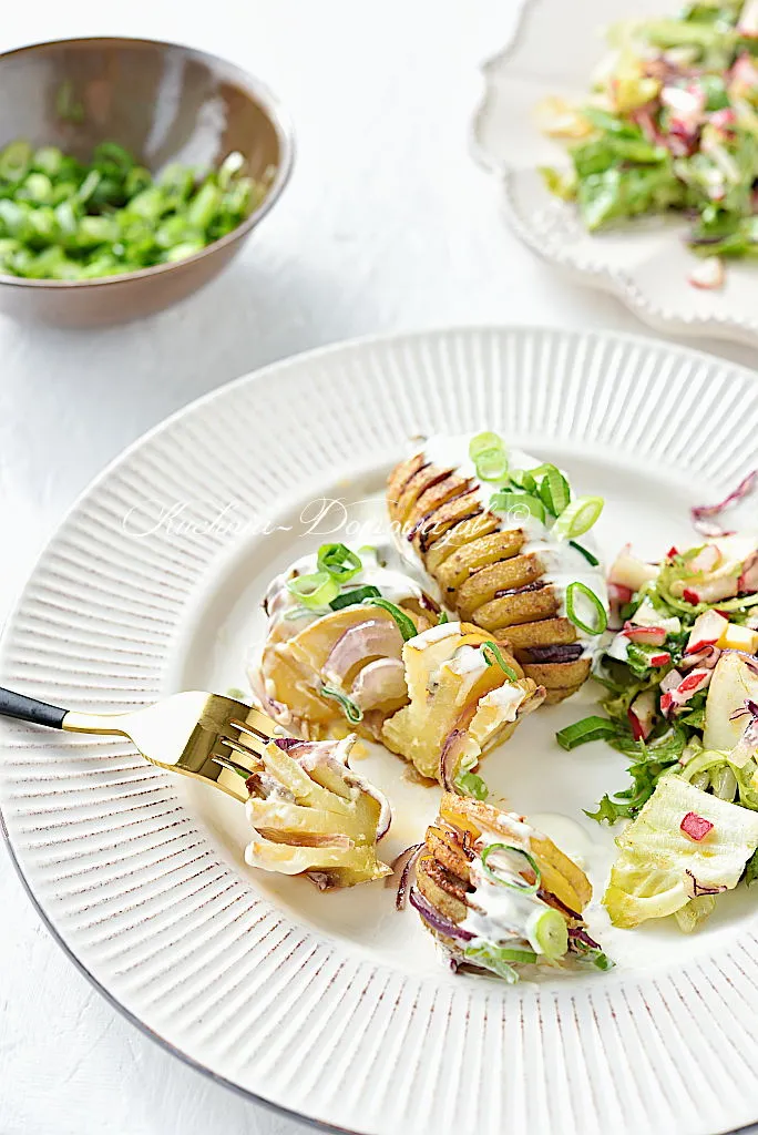 Ziemniaki Hasselback faszerowane pieczarkami i cebulą