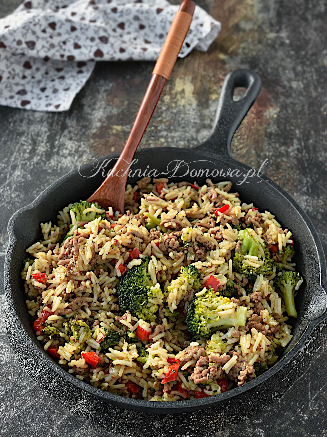 Ryż z mięsem mielonym i brokułem