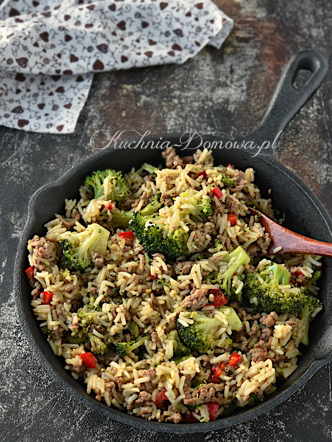 Ryż z mięsem mielonym i brokułem