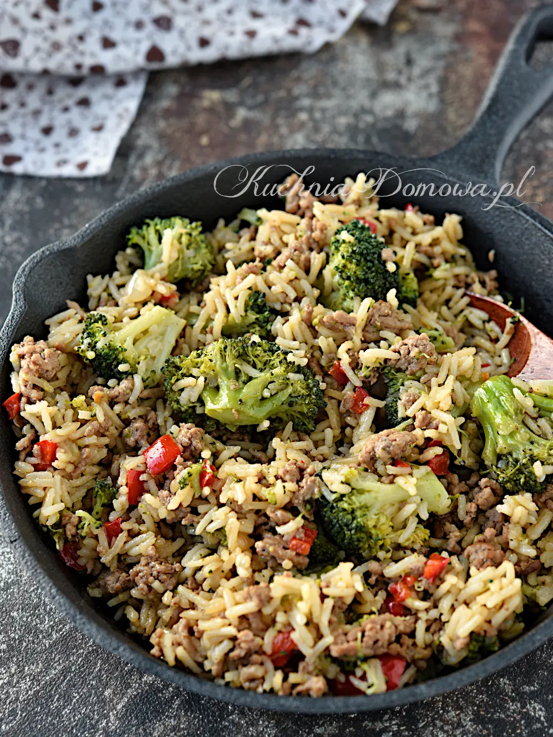 Ryż z mięsem mielonym i brokułem